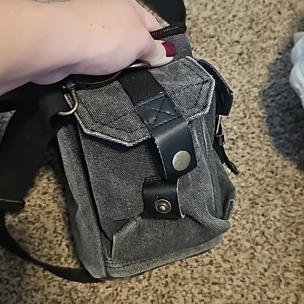 Evecase camera crossbody.